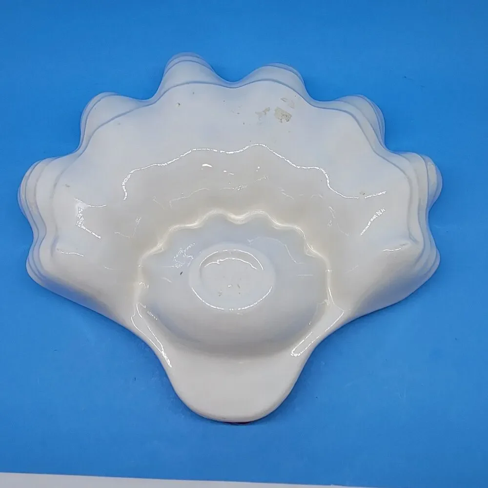 Unbranded ceramic clam
